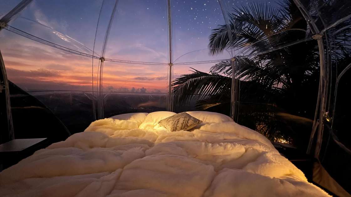 Hotel burbuja Benidorm: guía 2026 para una escapada romántica bajo las estrellas
